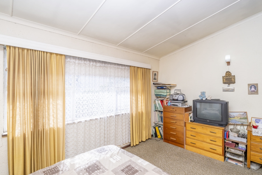 4 Bedroom Property for Sale in Oostersee Western Cape